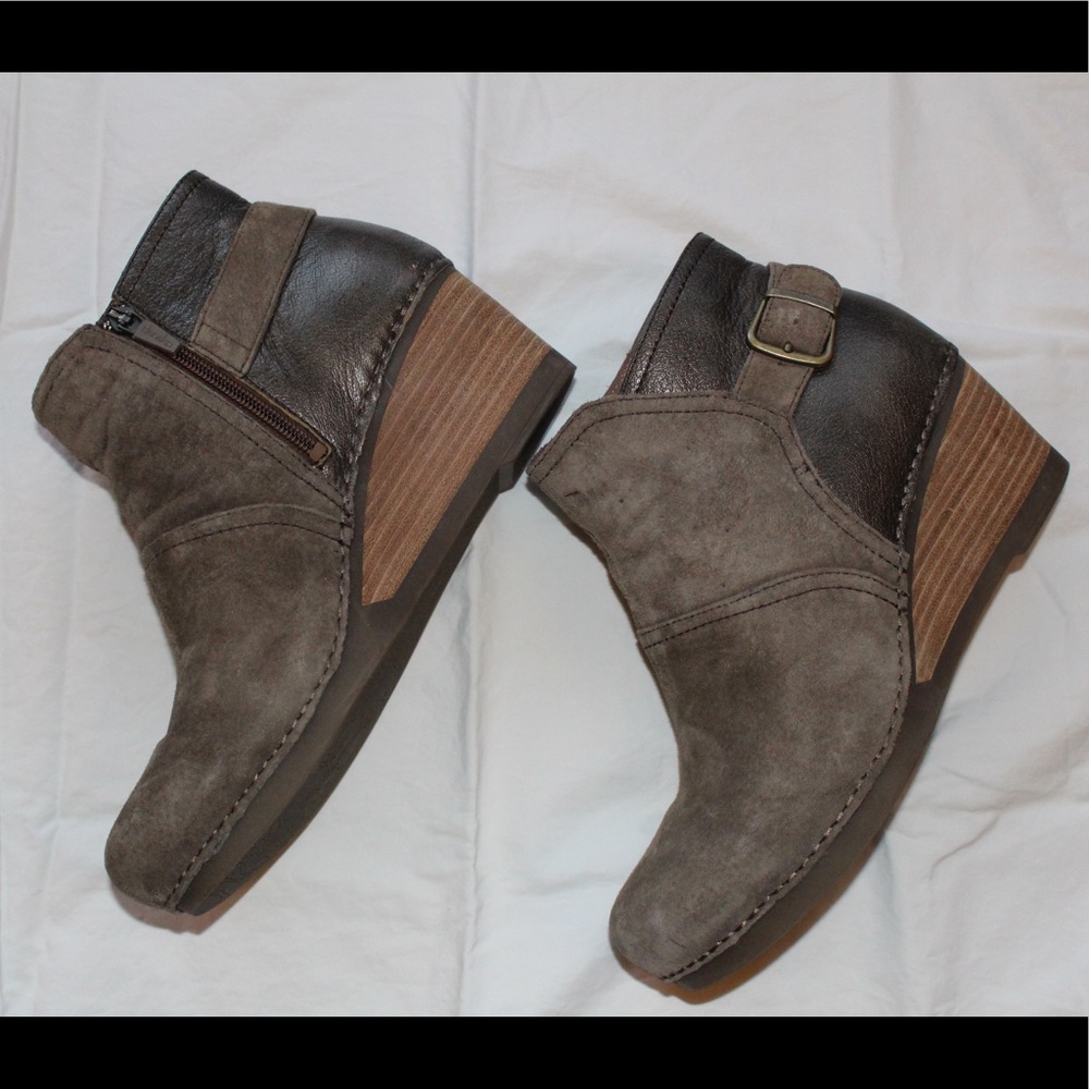 Women’s Dansko Shirley Taupe Suede Boots Size 40